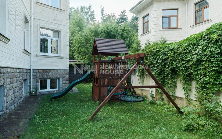 2-этажный коттедж 1 087 м² с отделкой