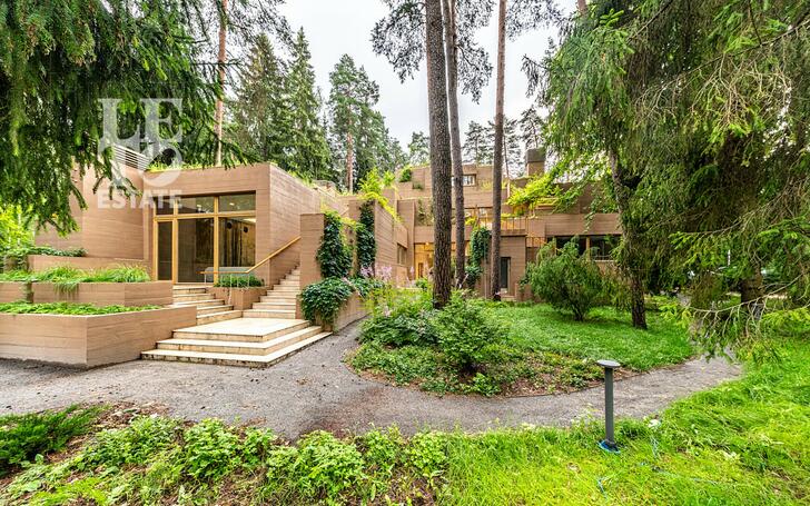 2-этажный коттедж 1 330 м² с отделкой
