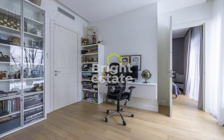 4-КОМН. ПЕНТХАУС С ОТДЕЛКОЙ 220 М² НА 4 ЭТАЖЕ