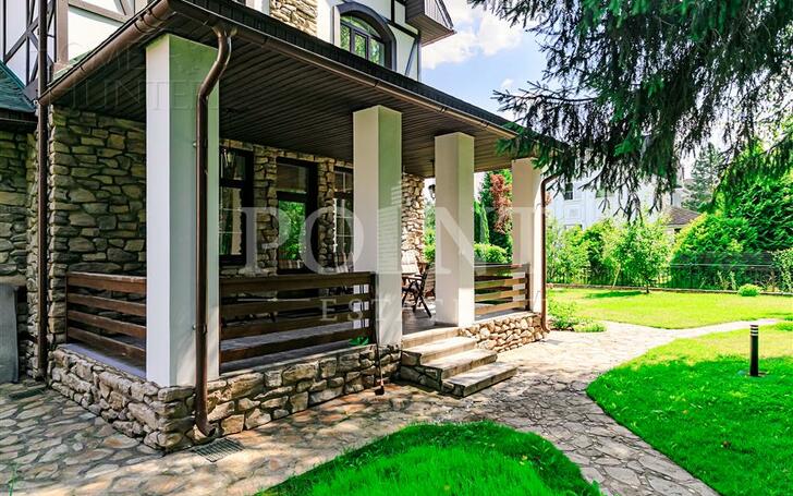 2-этажный коттедж 250 м² с отделкой