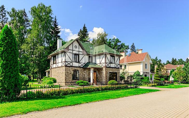 2-этажный коттедж 250 м² с отделкой