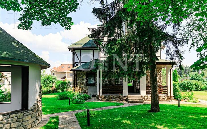 2-этажный коттедж 250 м² с отделкой