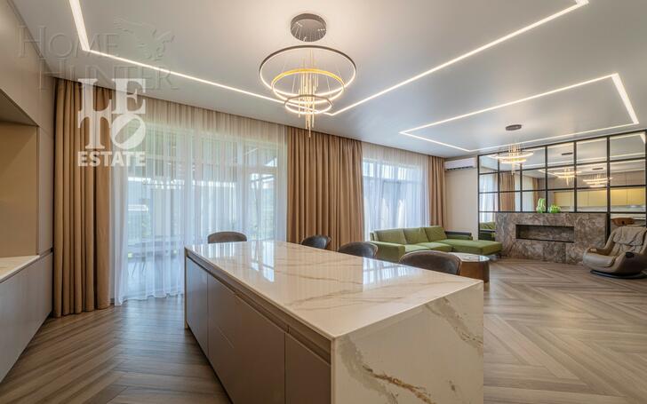 2-этажный коттедж 241 м² с отделкой