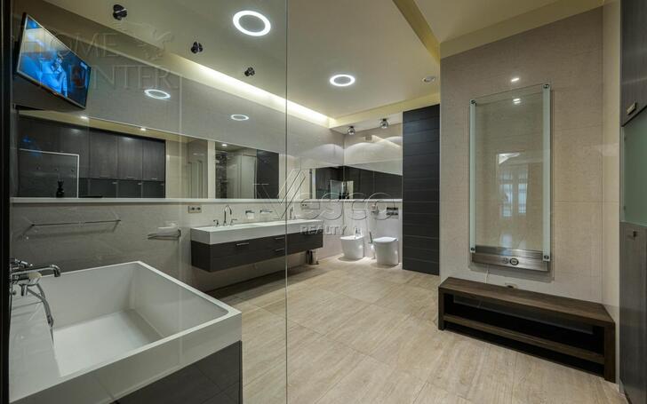 3-КОМН. КВАРТИРА С ОТДЕЛКОЙ 220 М² НА 4 ЭТАЖЕ