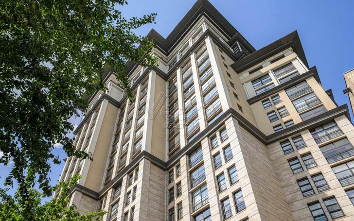 3-КОМН. КВАРТИРА С ОТДЕЛКОЙ 220 М² НА 4 ЭТАЖЕ