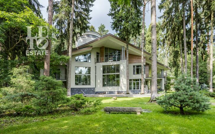 2-этажный коттедж 1 622 м² с отделкой