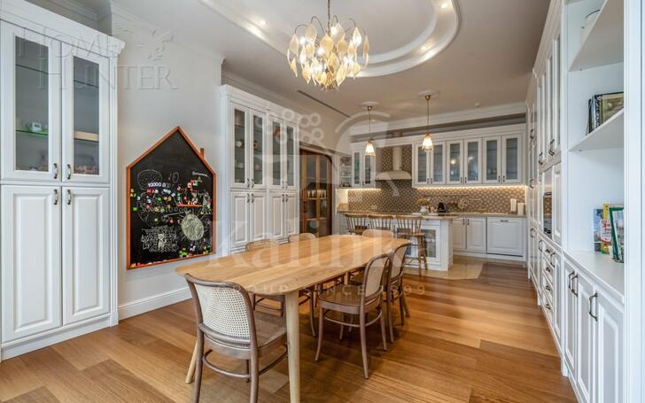 3-КОМН. КВАРТИРА С ОТДЕЛКОЙ 177.9 М² НА 4 ЭТАЖЕ
