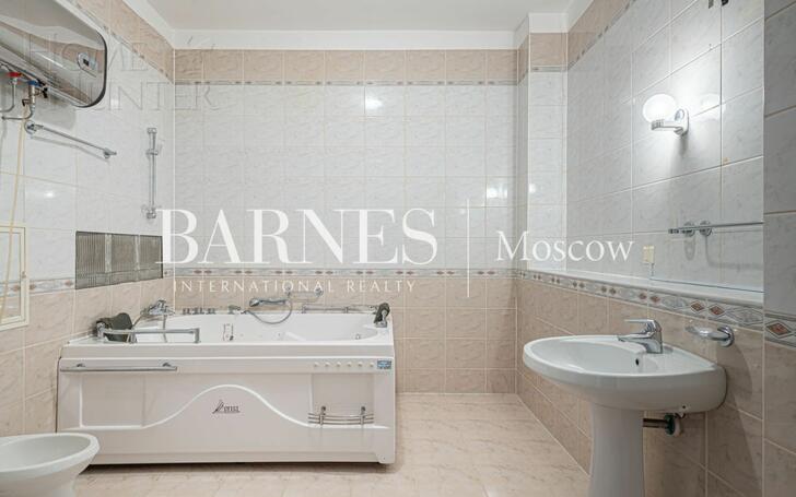 5-КОМН. КВАРТИРА С ОТДЕЛКОЙ 245.5 М² НА 8 ЭТАЖЕ