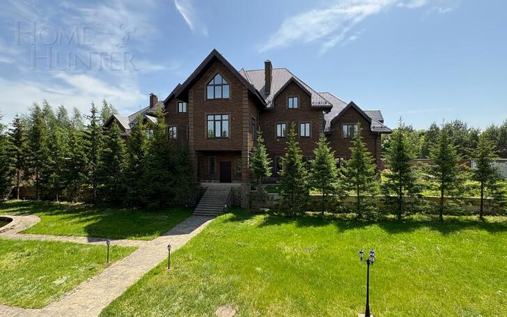 3-этажный коттедж 1 523.7 м² без отделки