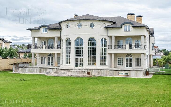 2-этажный коттедж 2 200 м² без отделки