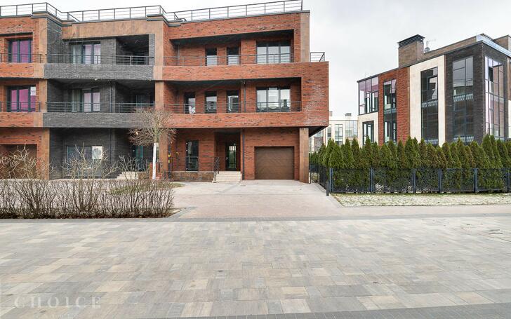 3-этажный таунхаус 320 м² без отделки