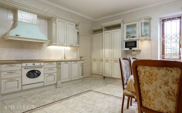 4-этажный коттедж 750 м² с отделкой