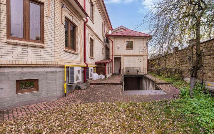 4-этажный коттедж 750 м² с отделкой