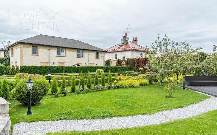 2-этажный коттедж 2 200 м² без отделки