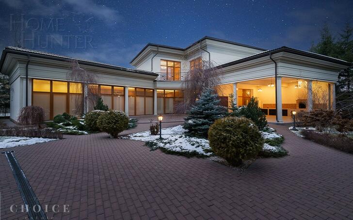 2-этажный коттедж 1 250 м² с отделкой