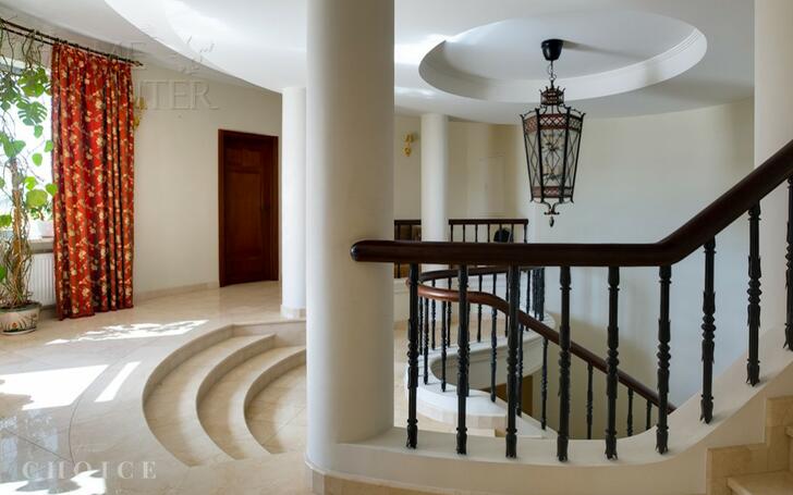 2-этажный коттедж 2 100 м² с отделкой