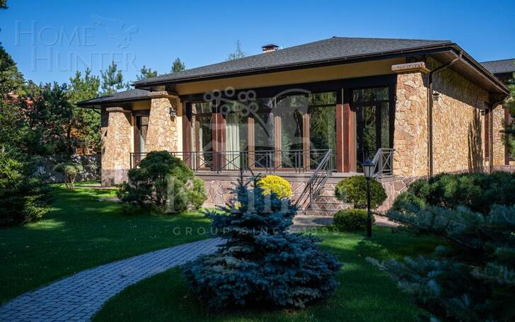 2-этажный коттедж 1 800 м² с отделкой