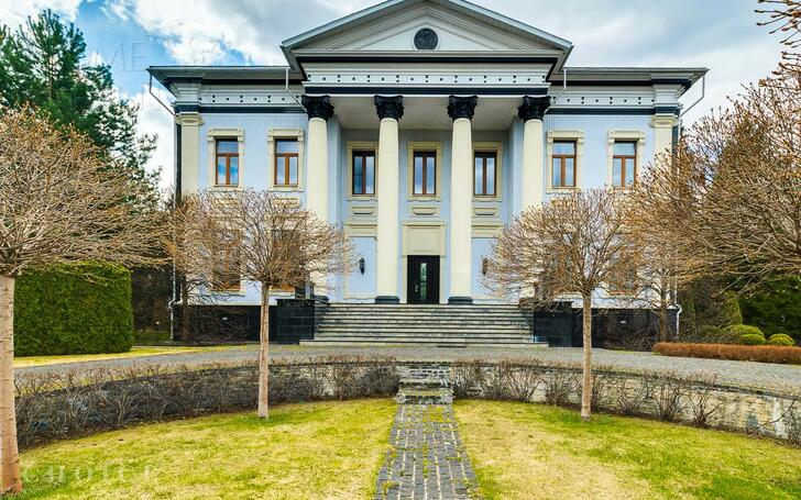 2-этажный коттедж 930 м² с отделкой