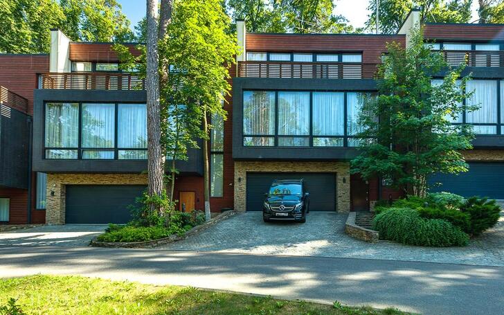 3-этажный таунхаус 340 м² с отделкой