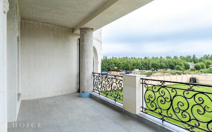 2-этажный коттедж 2 200 м² без отделки