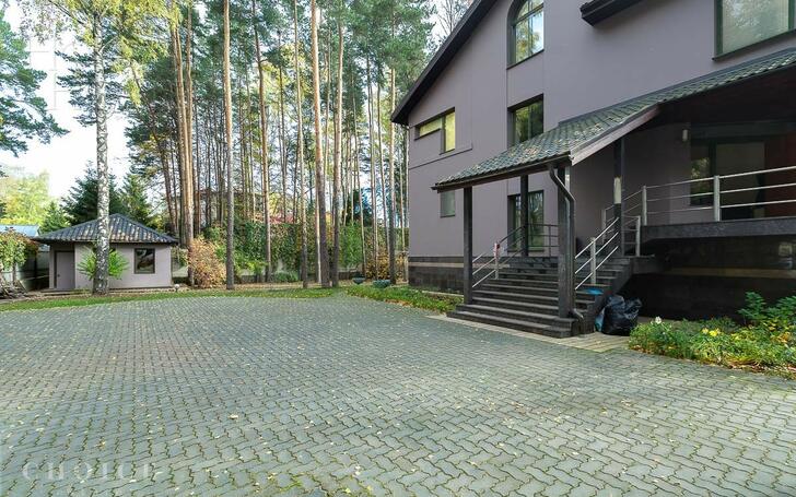 2-этажный коттедж 600 м² с отделкой