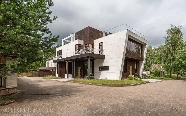 3-этажный коттедж 650 м² с отделкой
