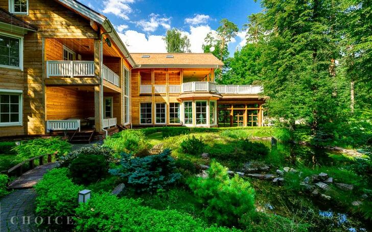 2-этажный коттедж 1 300 м² с отделкой