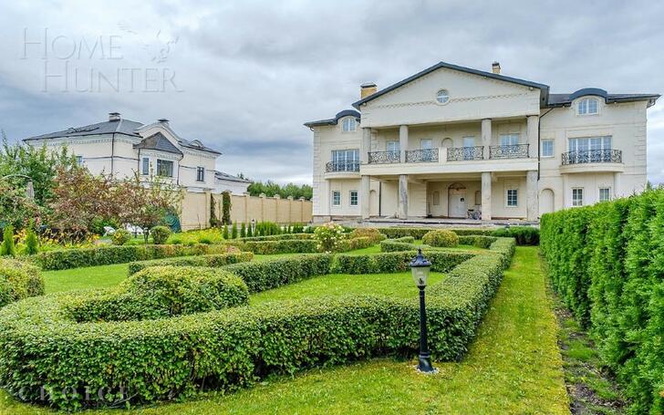 2-этажный коттедж 2 200 м² без отделки