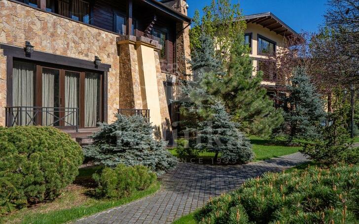 2-этажный коттедж 1 800 м² с отделкой