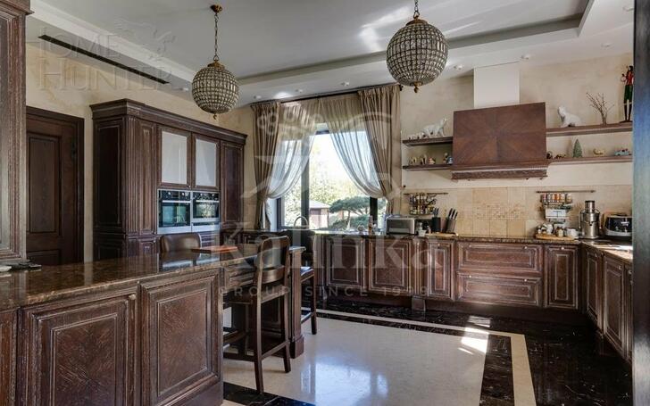 2-этажный коттедж 1 800 м² с отделкой