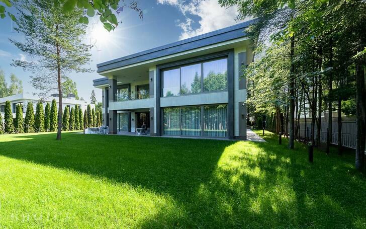 2-этажный коттедж 1 120 м² с отделкой
