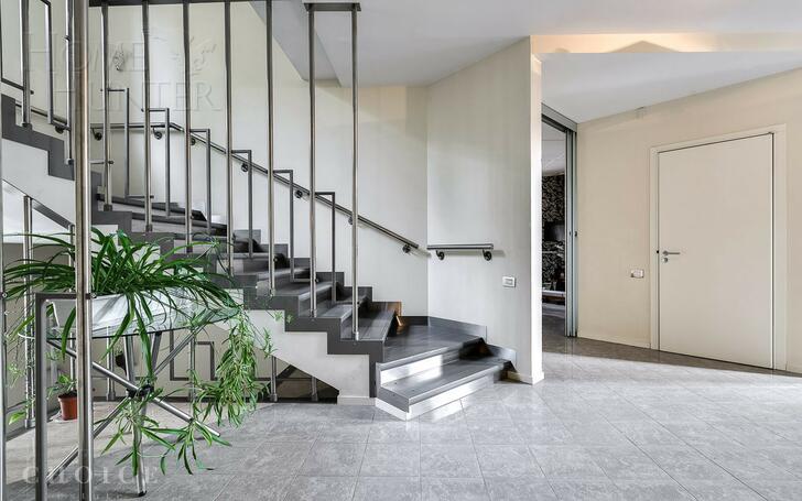 2-этажный коттедж 600 м² с отделкой