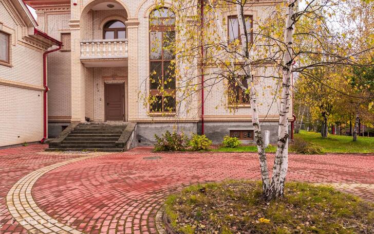 4-этажный коттедж 750 м² с отделкой