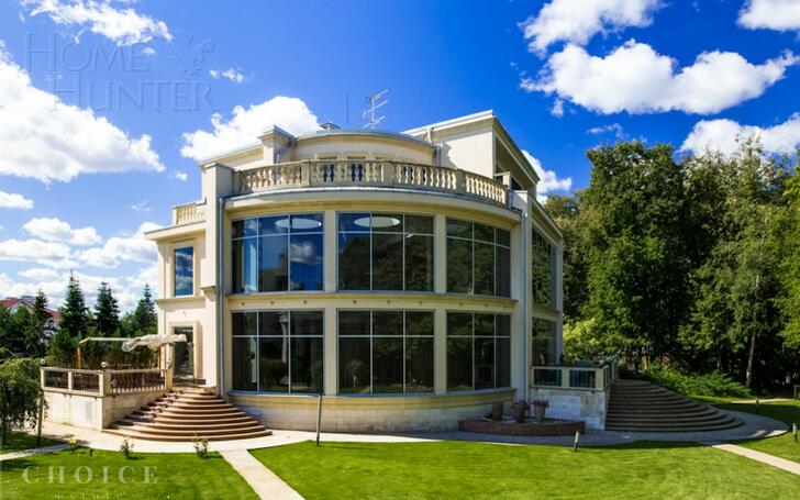 2-этажный коттедж 2 100 м² с отделкой