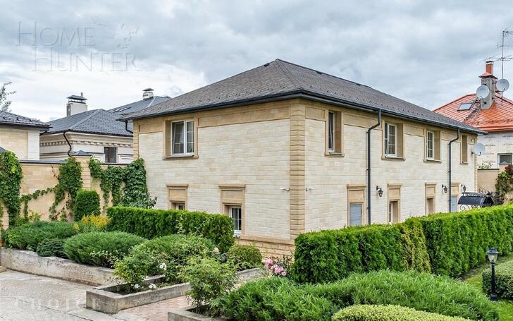 2-этажный коттедж 2 200 м² без отделки