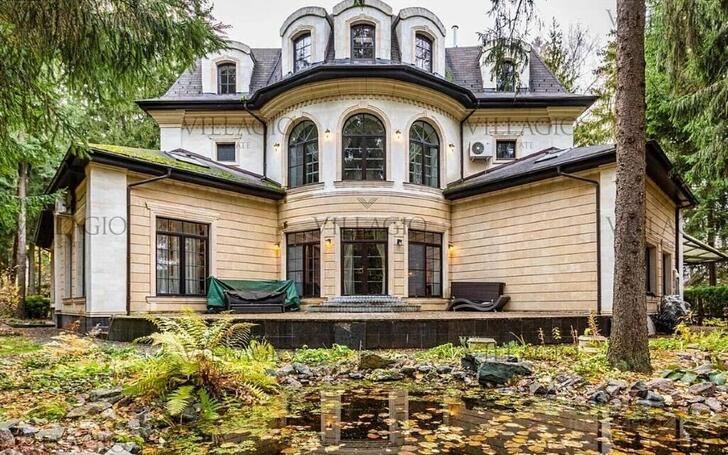 3-этажный коттедж 800 м² с отделкой