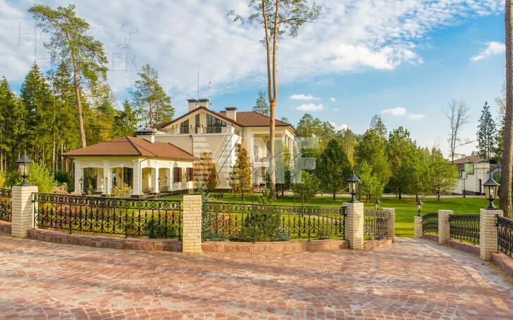 3-этажный коттедж 2 000 м² с отделкой