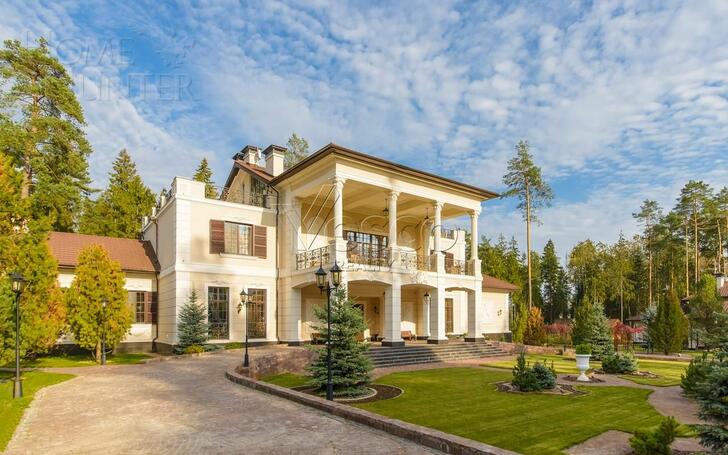3-этажный коттедж 2 000 м² с отделкой