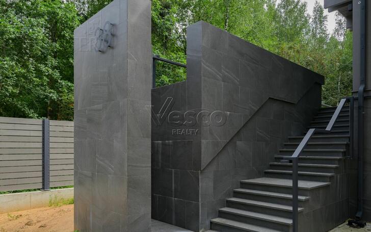 2-этажный коттедж 581.7 м² без отделки