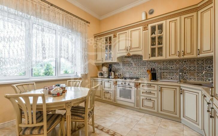 2-этажный коттедж 250 м² с отделкой