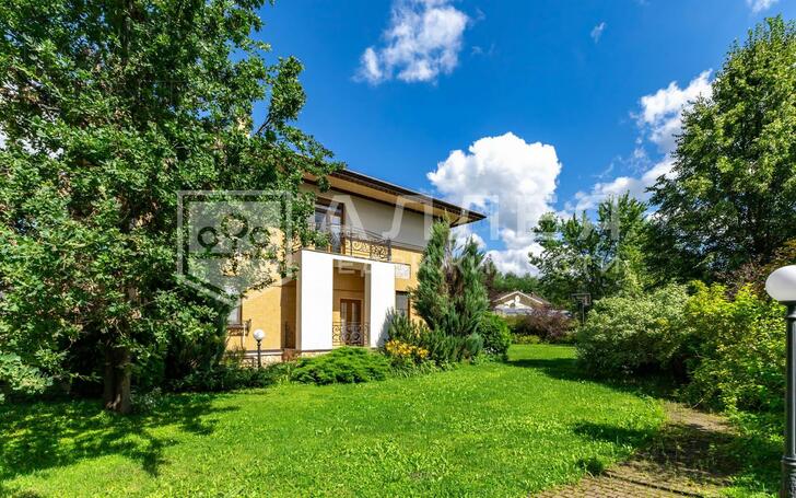 2-этажный коттедж 400 м² с отделкой