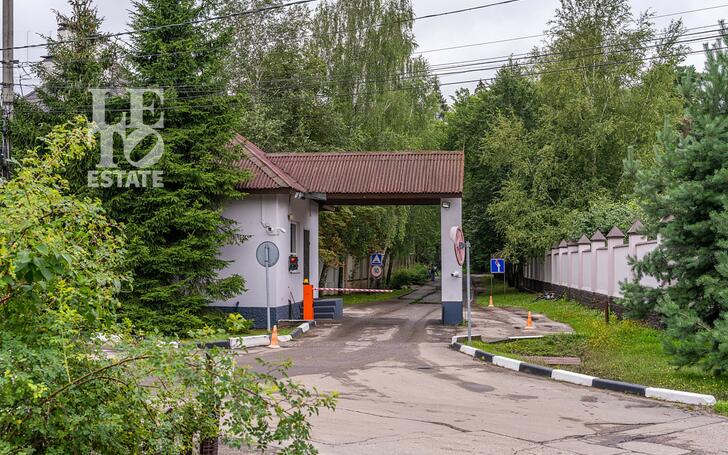 3-этажный коттедж 770 м² без отделки