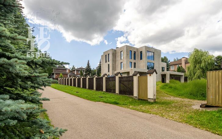 3-этажный коттедж 770 м² без отделки