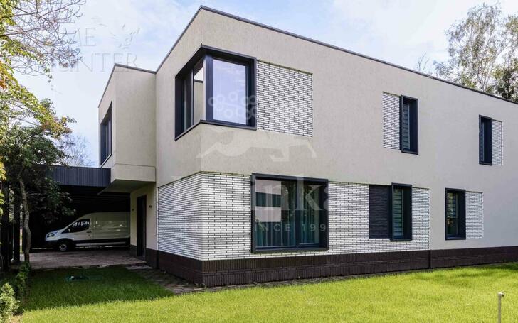 2-этажный коттедж 250 м² с отделкой