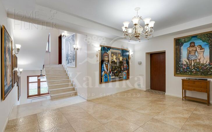 3-этажный коттедж 550 м² с отделкой