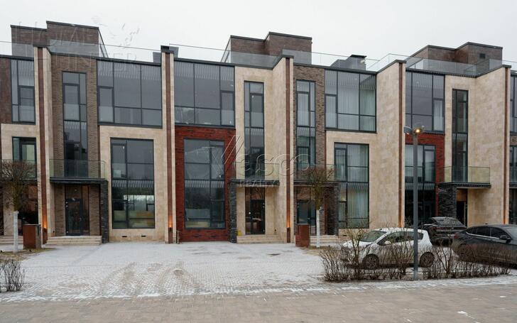 4-этажный таунхаус 278 м² с отделкой