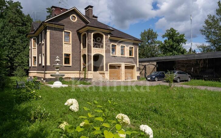 3-этажный коттедж 550 м² с отделкой