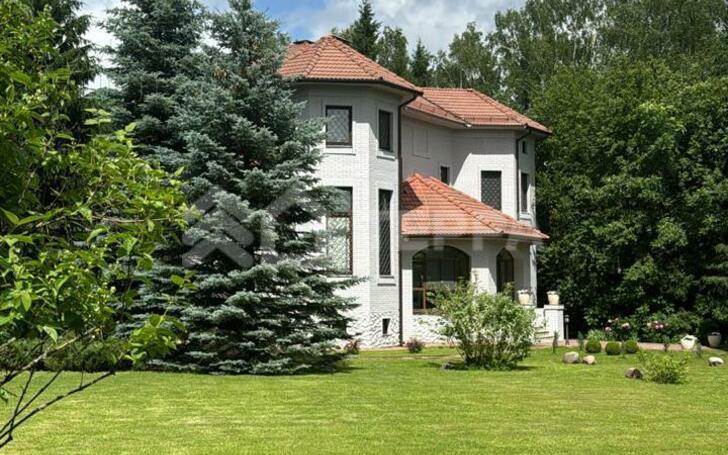 3-этажный коттедж 500 м² с отделкой