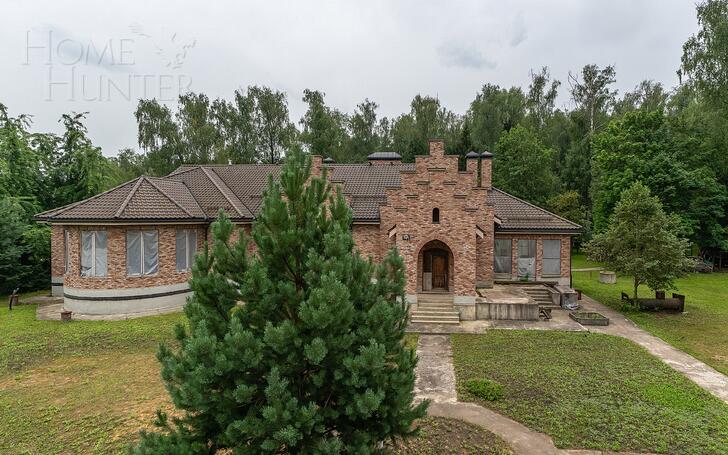 3-этажный коттедж 2 200 м² без отделки