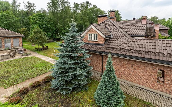 3-этажный коттедж 2 200 м² без отделки